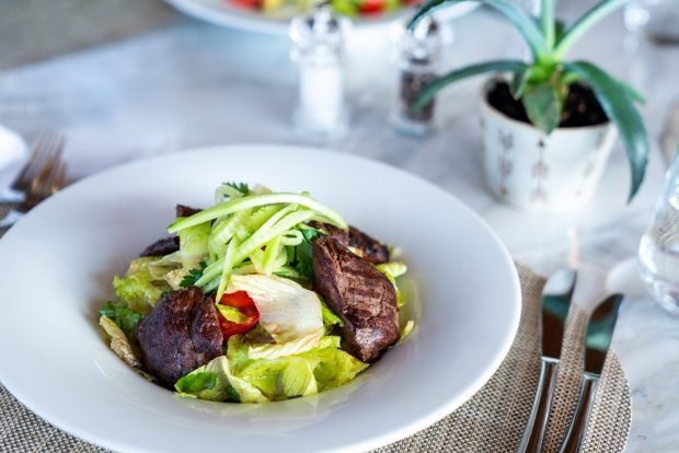 Salad with beef and Peking cabbage