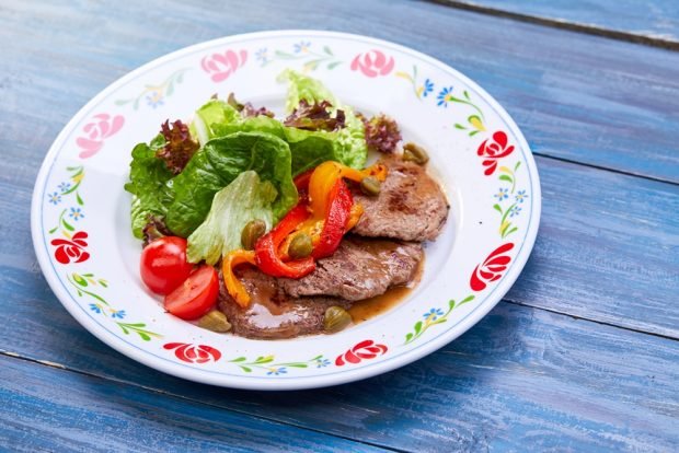 Salad with beef and capers 