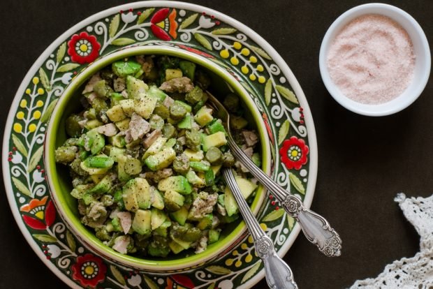 Salad with avocado and cod liver is a simple and delicious recipe, how to cook step by step