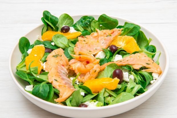 Salad with salmon and oranges is a simple and delicious recipe, how to cook step by step