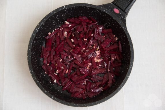 Vegetarian borscht with beans: photo of recipe preparation, step 2