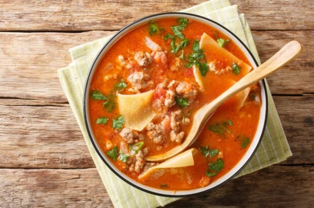 Lasagna soup with ground beef 