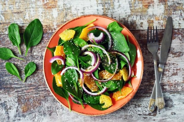 Salad of spinach, oranges and purple onions – a simple and delicious recipe how to cook step by step