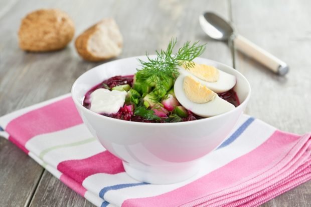 Okroshka with beetroot and nettle 