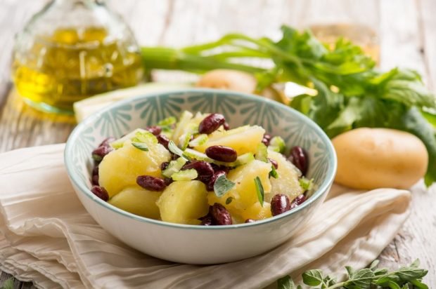 Potato salad with red beans and celery is a simple and delicious recipe, how to cook step by step