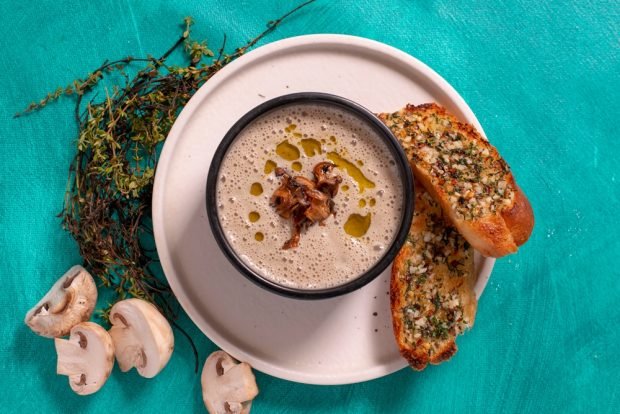 Milk soup with champignons 