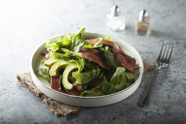 Quick green salad with beef is a simple and delicious recipe, how to cook step by step