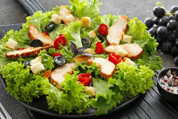 Salad with smoked chicken, hot pepper and grapes – a simple and delicious recipe, how to cook step by step