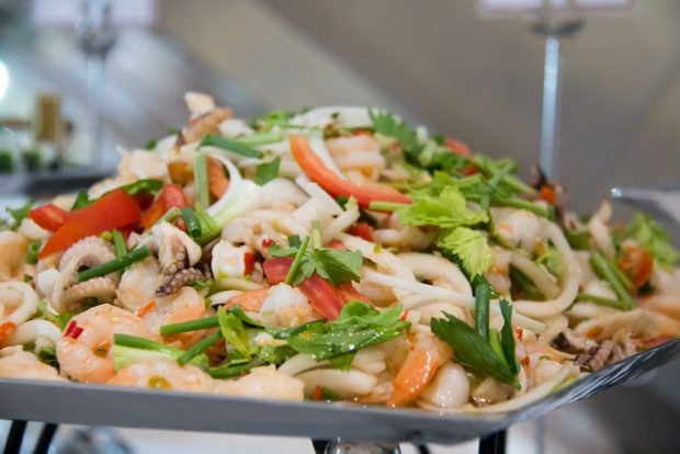 Salad with noodles and seafood – a simple and delicious recipe, how to cook step by step