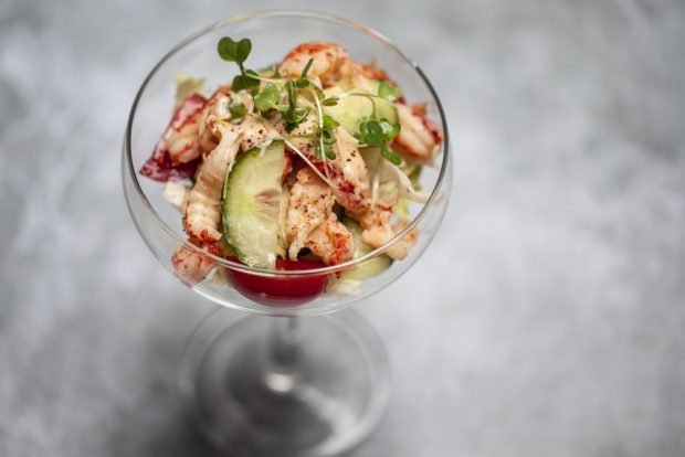 Cocktail salad with seafood is a simple and delicious recipe, how to cook step by step