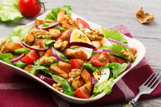 Meat salad with fried chicken, vegetables and eggs 