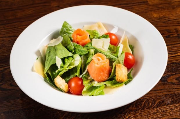 Caesar with red fish, cherry tomatoes and parmesan