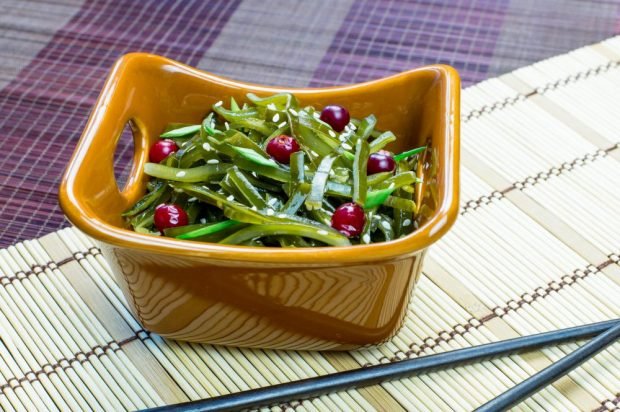 Seaweed salad with cranberries and pickled onions – a simple and delicious recipe, how to cook step by step