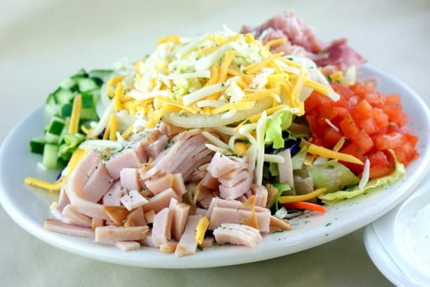 Salad with ham, vegetables and cheese – a simple and delicious recipe, how to cook step by step