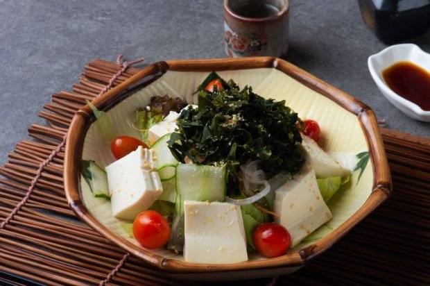 Salad of seaweed, cheese, cucumbers and cherry tomatoes – a simple and delicious recipe, how to cook step by step