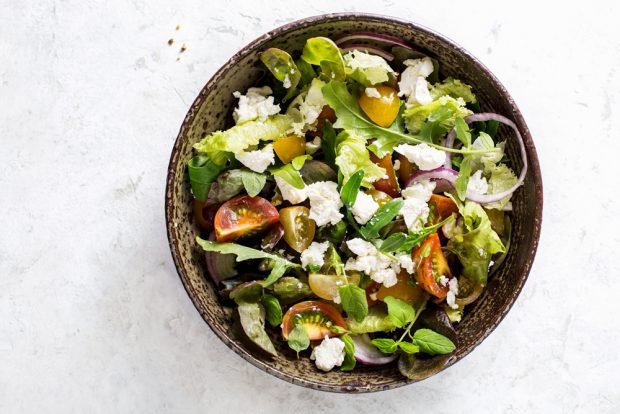 Salad with grainy cottage cheese and vegetables is a simple and delicious recipe, how to cook step by step