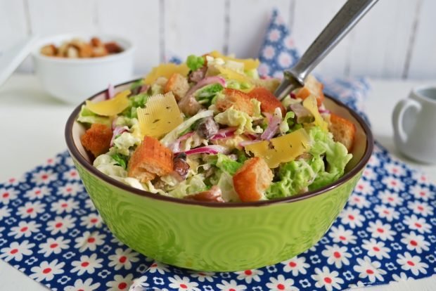 Salad with Peking cabbage, mushrooms and crackers – a simple and delicious recipe, how to cook step by step