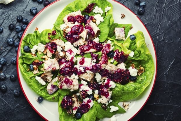 Salad with chicken and blueberries – a simple and delicious recipe, how to cook step by step