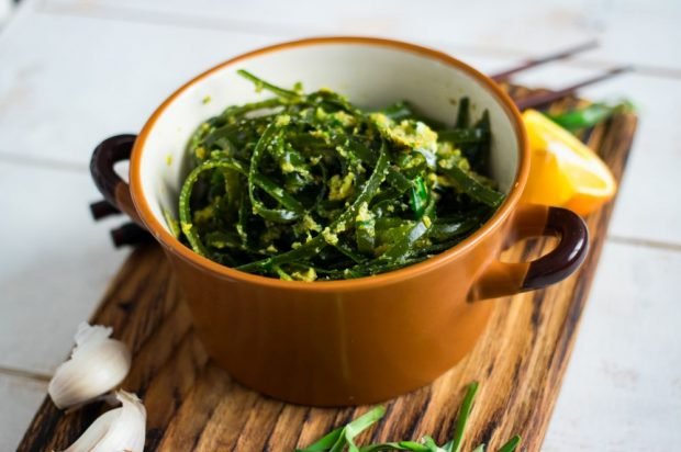 Seaweed salad with garlic-sesame dressing – a simple and delicious recipe, how to cook step by step