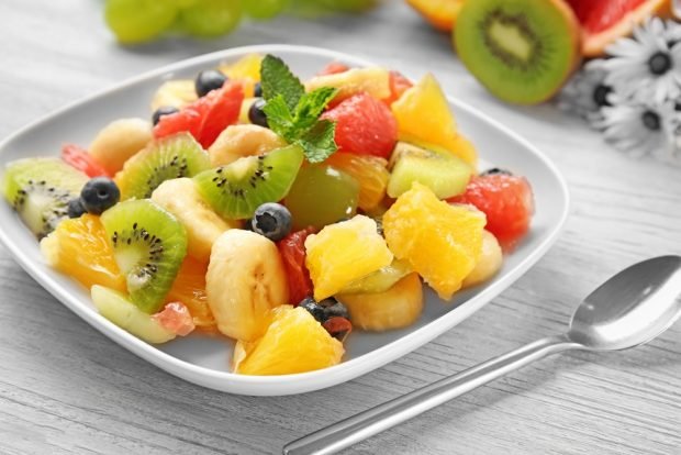 Fruit salad with honey and mint is a simple and delicious recipe, how to cook step by step