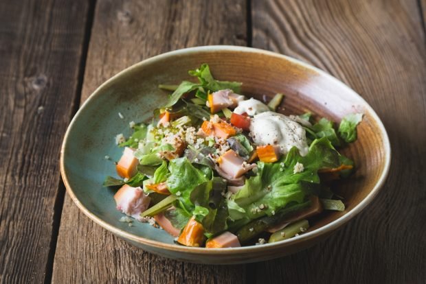 Salad with smoked chicken and quinoa is a simple and delicious recipe, how to cook step by step