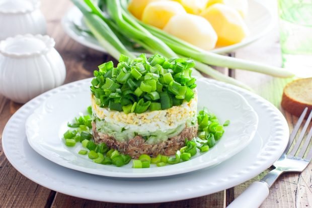 Puff salad with canned fish