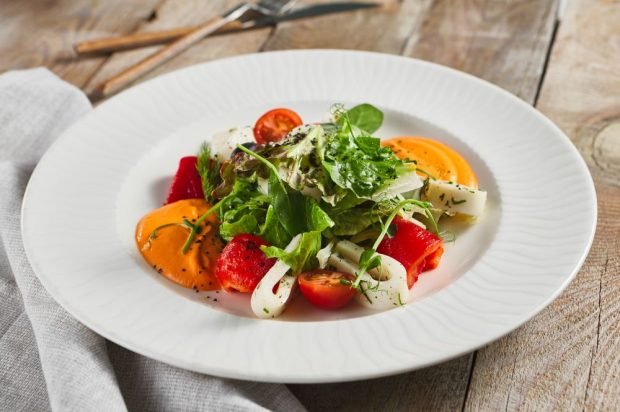 Tomato, squid and bell pepper salad – a simple and delicious recipe, how to cook step by step