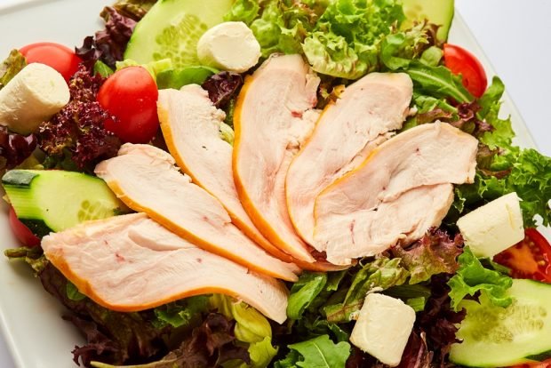 Salad with smoked chicken and garlic butter is a simple and delicious recipe, how to cook step by step