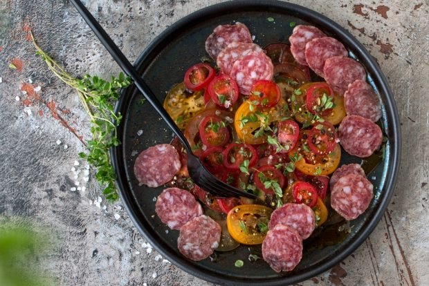 Salad with tomatoes and smoked sausage – a simple and delicious recipe, how to cook step by step