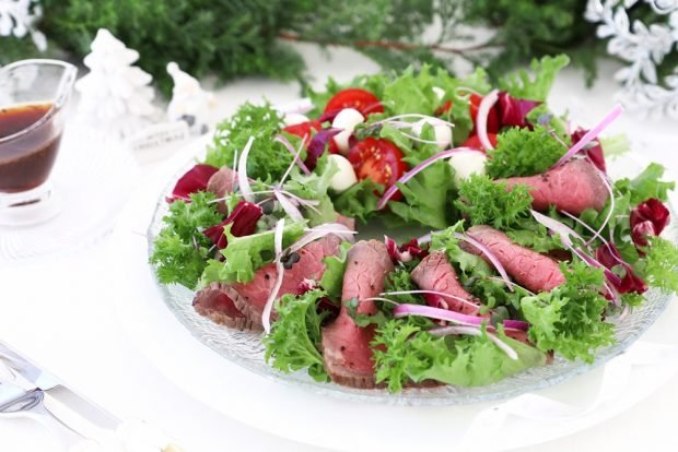 Festive salad with beef and mozzarella – a simple and delicious recipe, how to cook step by step