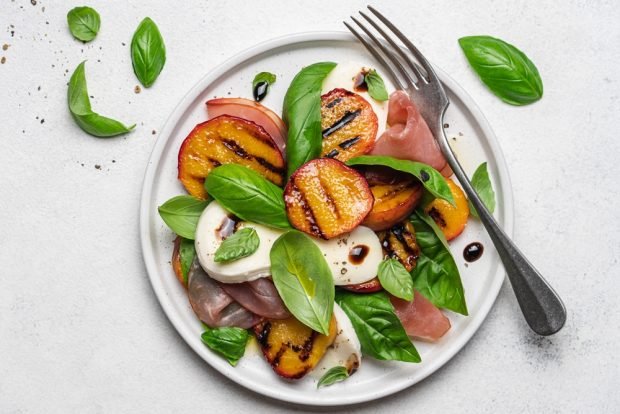 Salad with ham and grilled peaches - a simple and delicious recipe, how to cook step by step