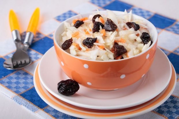 Sauerkraut and prune salad is a simple and delicious recipe, how to cook step by step