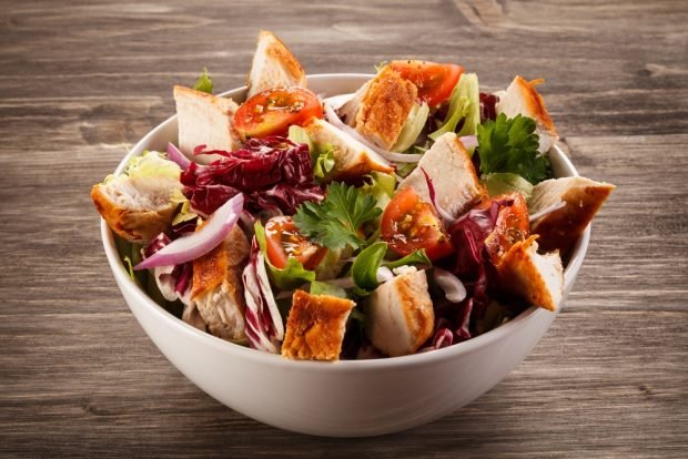 Salad with cherry tomatoes, red cabbage and smoked chicken – a simple and delicious recipe, how to cook step by step