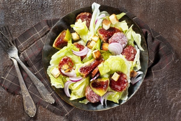 Salad with smoked sausage and figs – a simple and delicious recipe, how to cook step by step