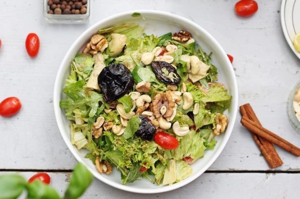 Light salad with nuts and prunes – a simple and delicious recipe, how to cook step by step