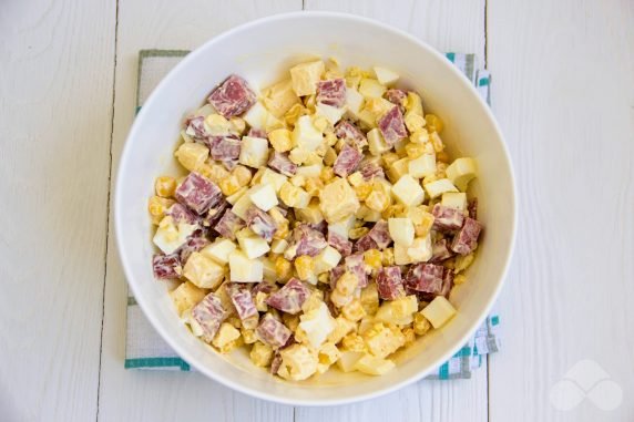 Salad with smoked sausage and eggs: photo of recipe preparation, step 3