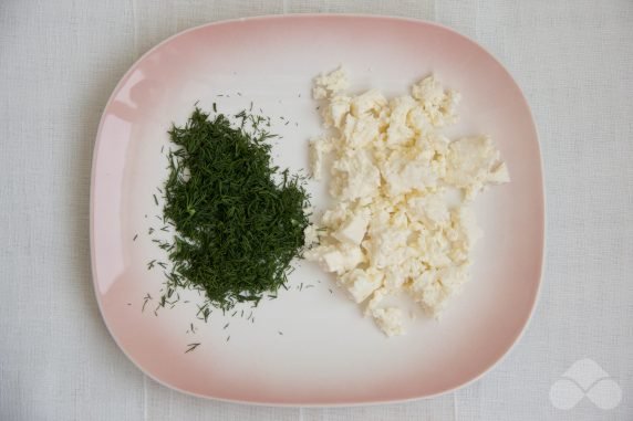 Salad with chickpeas, vegetables and feta: photo of recipe preparation, step 3