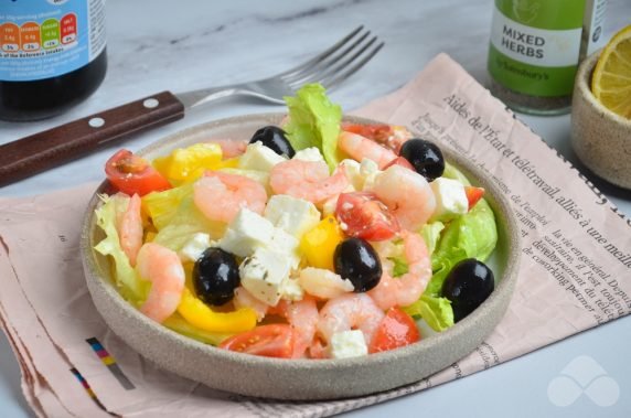 Greek salad with shrimp: photo of recipe preparation, step 6