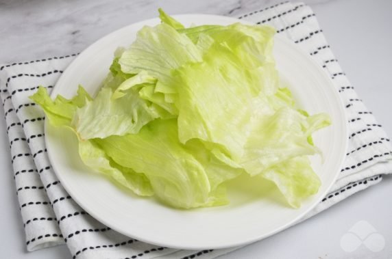 Greek salad with shrimp: photo of recipe preparation, step 3