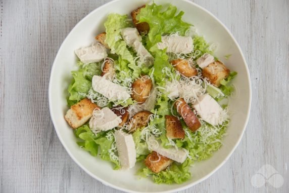 Caesar salad with yogurt: photo of recipe preparation, step 3