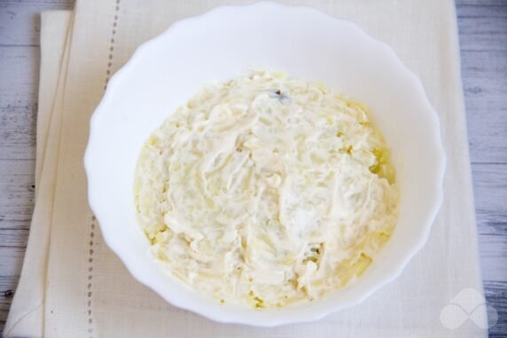 Herring under a fur coat with fresh cucumbers: photo of recipe preparation, step 3 Herring under a fur coat with fresh cucumbers: photo of recipe preparation, step 3