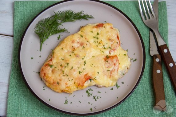 Turkey chops with tomatoes and cheese in the oven: photo of recipe preparation, step 9