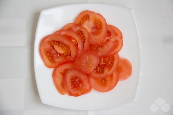 Turkey chops with tomatoes and cheese in the oven: photo of recipe preparation, step 4