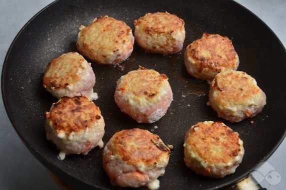 Meatballs in tomato and sour cream: photo of recipe preparation, step 3