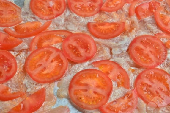 Chicken chops with tomatoes and cheese in the oven: photo of recipe preparation, step 3