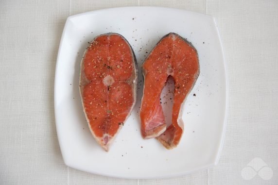 Red fish steaks in the oven: photo of recipe preparation, step 3