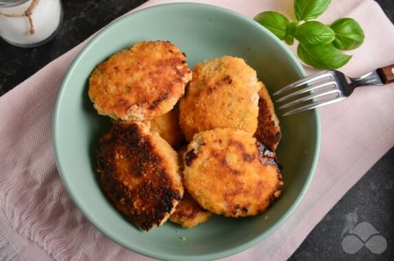 Pork cutlets with cottage cheese and herbs: photo of recipe preparation, step 6