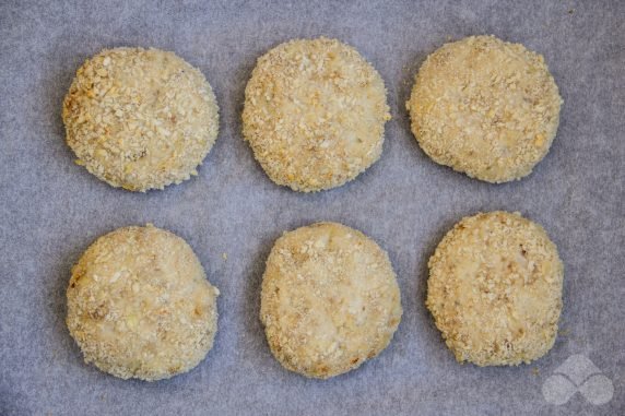 Breaded chicken cutlets in the oven: photo of recipe preparation, step 4