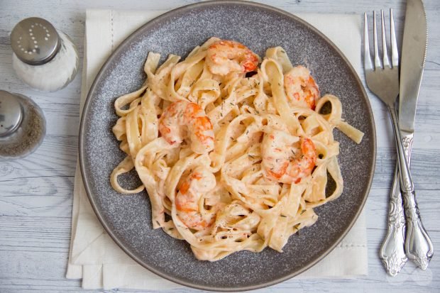 Fettuccine pasta with shrimp – a simple and delicious recipe with photos (step by step)