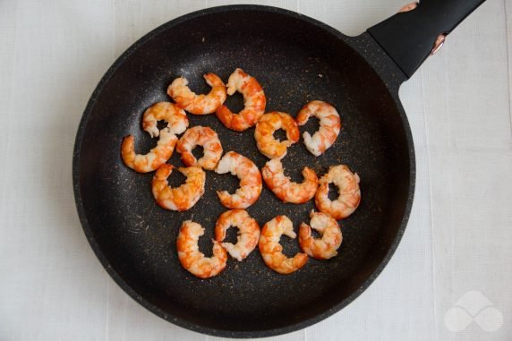 Fettuccine pasta with shrimp: photo of recipe preparation, step 3